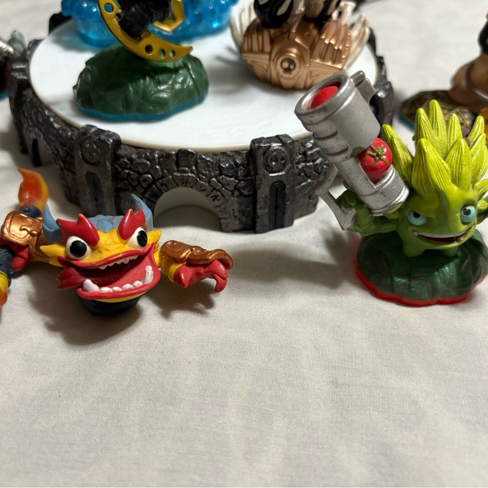 PS3 portal with skylanders 8 of them - Picture 5 of 11